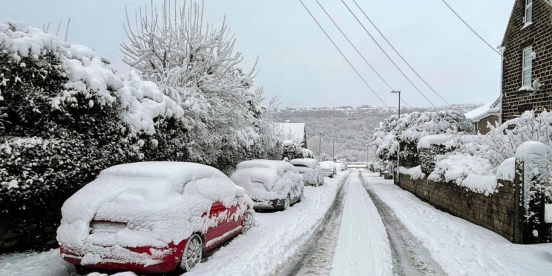 Badai Salju Hantam Inggris Lagi, Sekolah Sampai Lalu Lintas Lumpuh