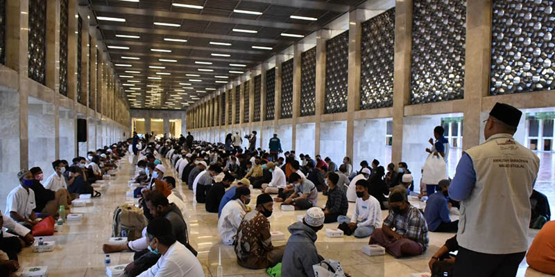 Setiap Hari Selama Ramadhan, di Masjid Istiqlal Tersedia Ribuan Boks Nasi untuk Berbuka