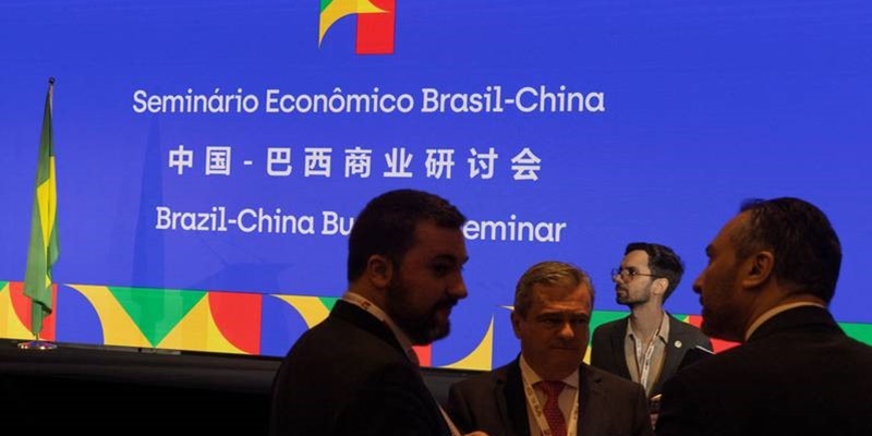 Buang Dolar AS, China dan Brasil Sepakat Gunakan Mata Uang Sendiri untuk Transaksi