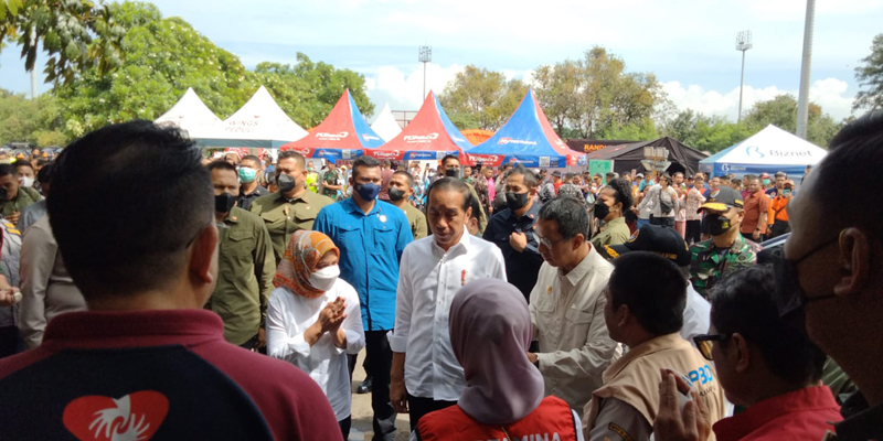 Kunjungi Posko Pengungsi Depo Plumpang, Jokowi Pastikan Ketersediaan Bantuan