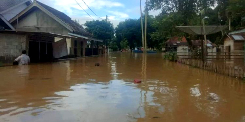 Tak Hanya Rendam 300 Rumah, Banjir di Muara Kelingi juga Tutup Akses Jalan Musi Rawas-Sekayu