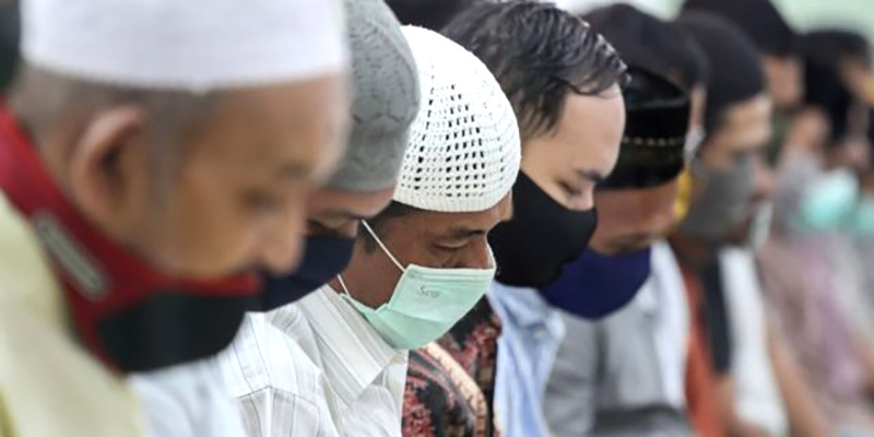 Pandemi Belum Tuntas, Masyarakat Diingatkan Tetap Pakai Masker Saat Shalat Tarawih di Masjid