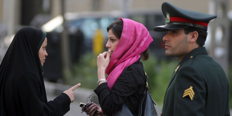 Pengadilan Iran Kembali Tegaskan Perempuan Pelanggar Aturan Hijab akan Dihukum