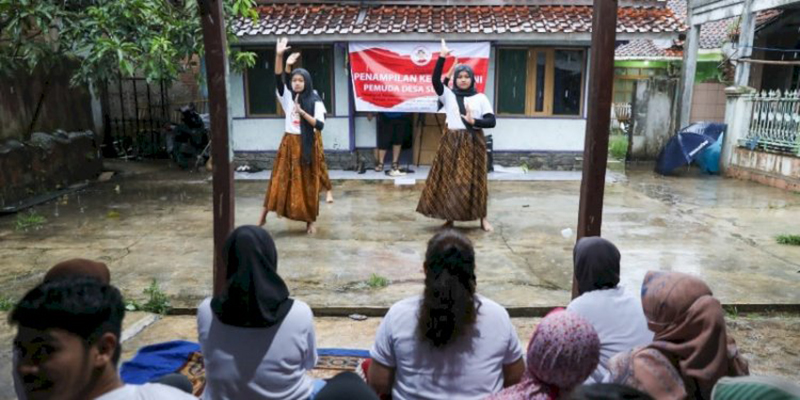 Tangkal Budaya Asing, Pemuda Bandung Gelar Seni Lengser dan Jaipong