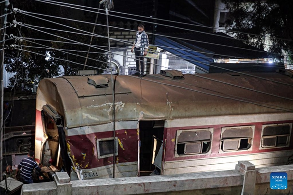 Kereta Mesir Tergelincir,  Dua Tewas dan 16 Luka-luka
