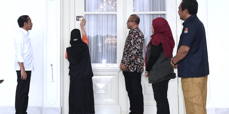 Coklit Didampingi Ketua KPU RI, Jokowi Resmi Terdaftar Pemilih Pemilu 2024