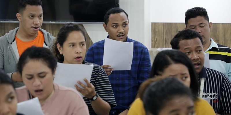 Jelang Peresmian Gedung PYCH, Grup Padus Anak Muda Papua Antusias Tampil di Depan Jokowi