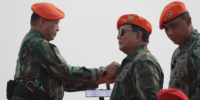Jadi Warga Kehormatan Kopasgat, Prabowo: Saya Akan Jaga Kehormatan Korps Baret Jingga!