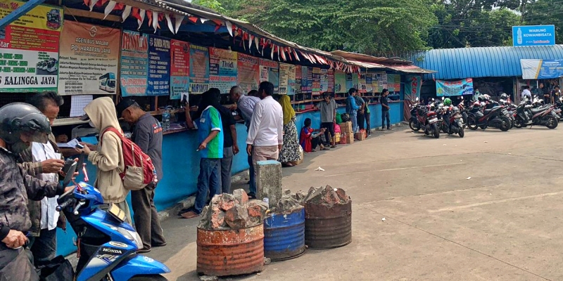 Pemudik Mulai Padati Terminal Lebak Bulus di H-4 Lebaran