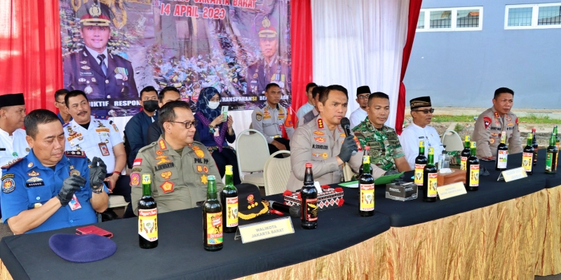 Polres Jakarta Barat Musnahkan 14.039 Botol Miras Selama Bulan Ramadhan