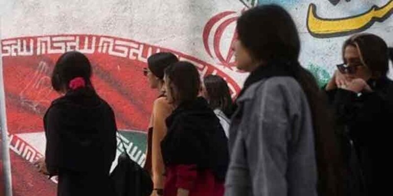 Iran Bersumpah Tindak Tegas Orang-orang yang Ajak Perempuan Lepas Hijab