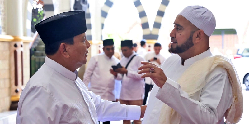 Silaturahmi Idulfitri, Habib Syech Titip Pesan Khusus pada Prabowo