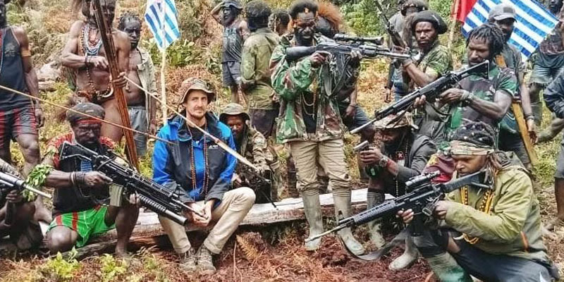 Enam Prajurit TNI Gugur Diserang KST Papua, Puluhan Belum Jelas