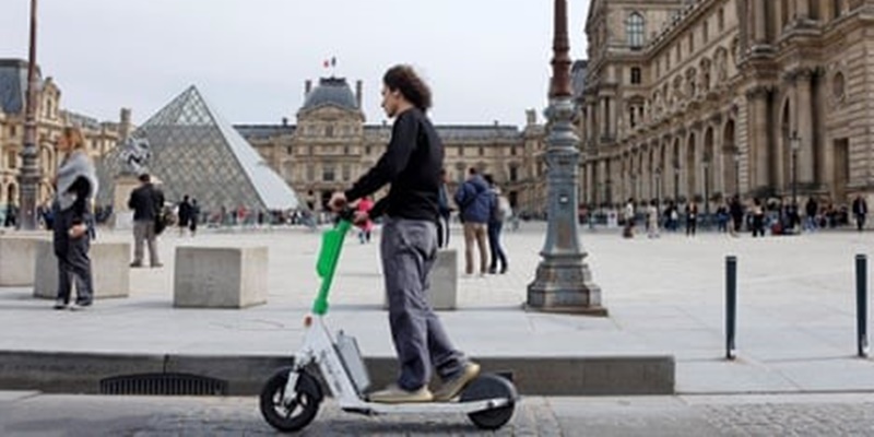 Populer di Paris sebagai Alternatif Transportasi, Skuter Terancam Dilarang karena Membahayakan Pejalan Kaki