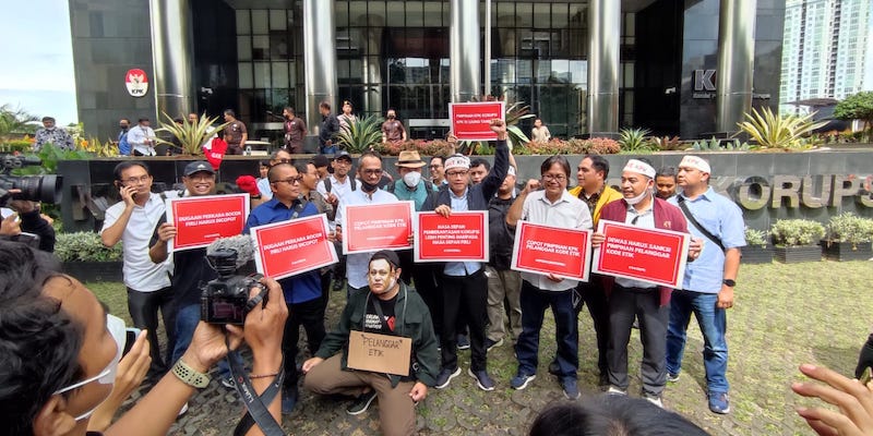 Saut Situmorang, Abraham Samad dkk saat sedang demonstrasi mengkritik Ketua KPK, Firli Bahuri/RMOL