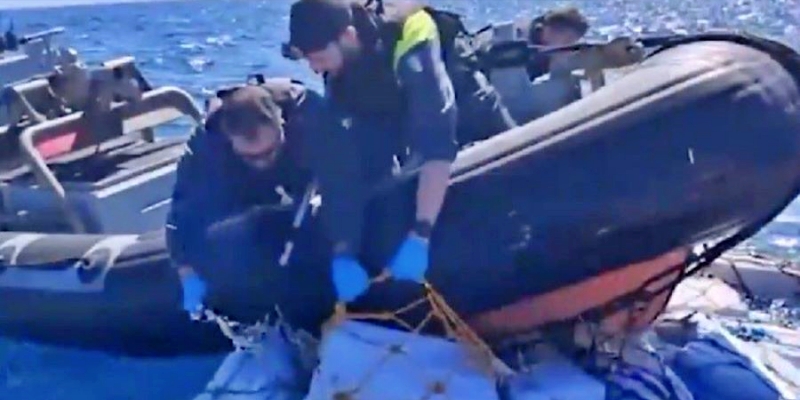 Dua Ton Kokain Ditemukan Mengambang di Laut Italia