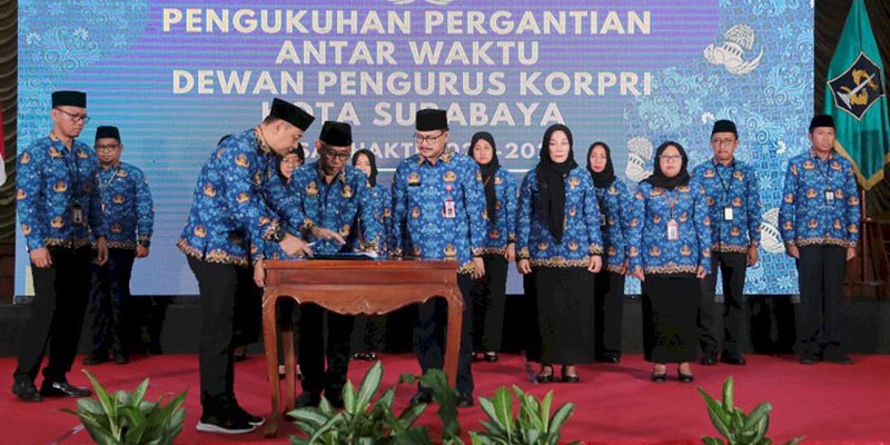 Hadiri Pengukuhan Korpri Kota Surabaya, Walikota Eri Ingatkan ASN Jaga Netralitas