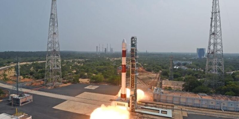 ISRO Sukses Luncurkan Dua Satelit Singapura ke Orbit