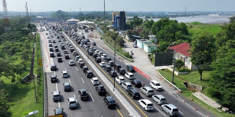 Volume Kendaraan Pemudik Terus Bertambah, Polri Perpanjang <i>One Way</i> Tol Cipali-Kalikangkung