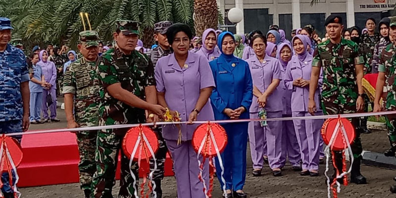 Sambut Lebaran, TNI Gelar Bazar dengan Harga Miring