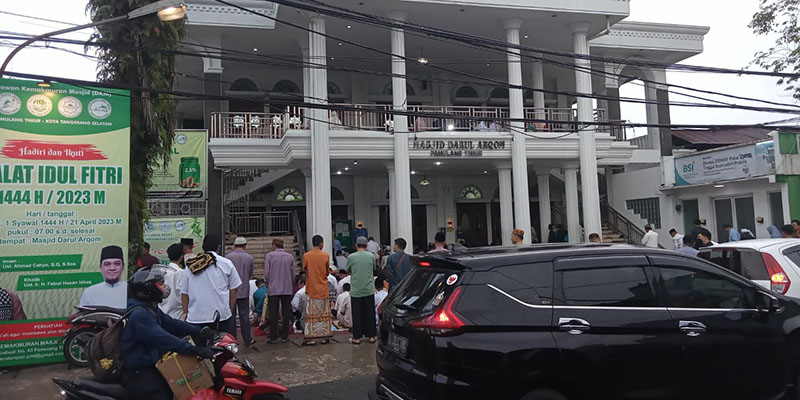 Warga Pamulang Timur Berbondong-bondong Shalat Id di Masjid Darul Arqom