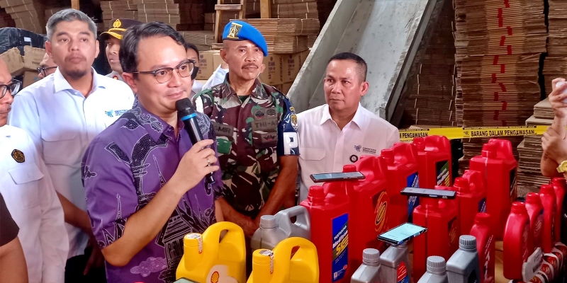 Bongkar Gudang Oli Ilegal di Tangerang, Wamendag: Total Kerugian Senilai Rp 16,5 Miliar