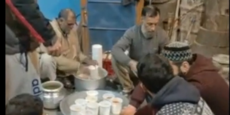 LSM Aab-e-Rawan Sediakan Makanan Sahur dan Berbuka Bagi Pasien Kurang Mampu di RS Srinagar