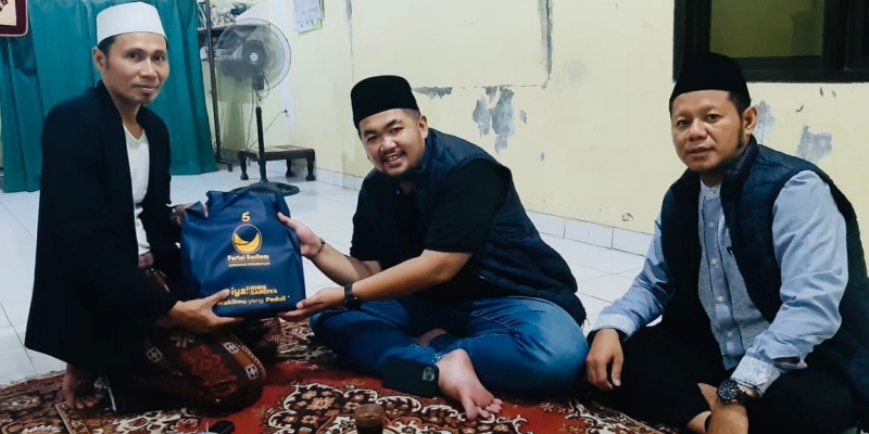 Sambut Idulfitri, DPD Nasdem Depok-Bekasi Bagikan Paket Lebaran untuk Guru Ngaji dan Marbot Masjid