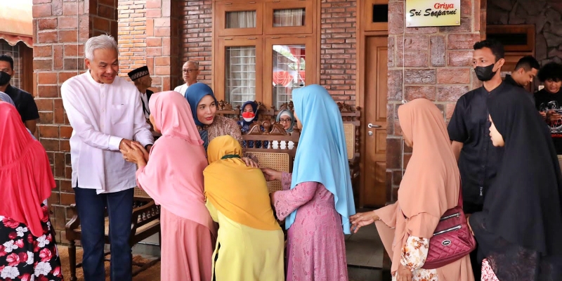 Ribuan Orang Antusias Hadiri <i>Open House</i> Ganjar Pranowo di Tawangmangu