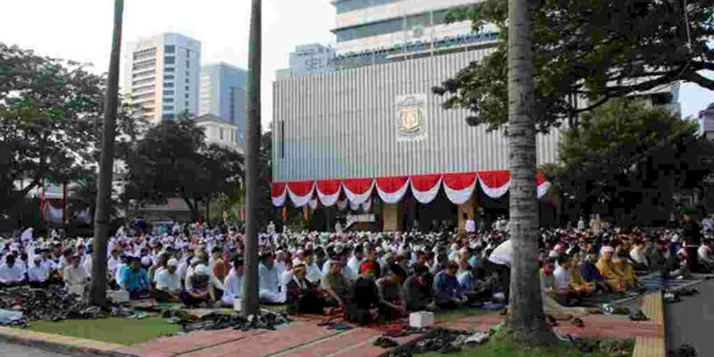 Balaikota Jakarta Kembali Selenggarakan Shalat Id, Warga Diimbau Tetap Pakai Masker