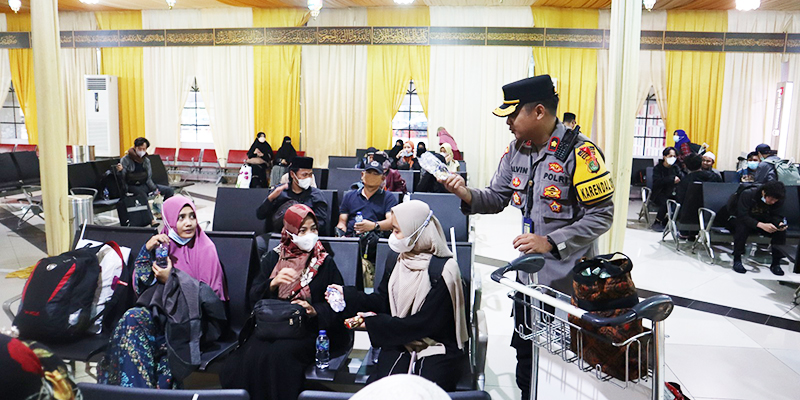 Polresta Bandara Soetta Kawal Kedatangan 385 WNI yang Dievakuasi dari Sudan
