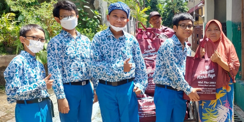 Yayasan Al Iman Antara Berbagi 1.500 Paket Sembako untuk Kaum Dhuafa di Kota Bekasi
