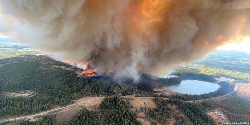 Kabakaran Hebat Landa Kanada, 103 Titik Api Berkobar di Provinsi Alberta