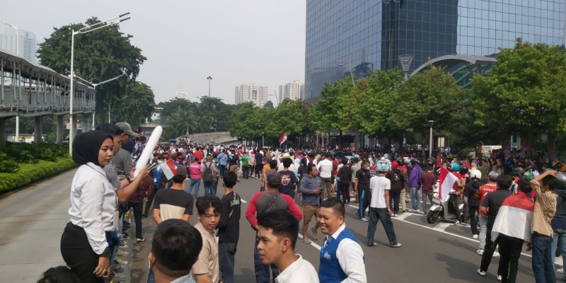 Jalan Jenderal Sudirman – MH Thamrin Sudah Ditutup, Teriakan "Champione" Menggema