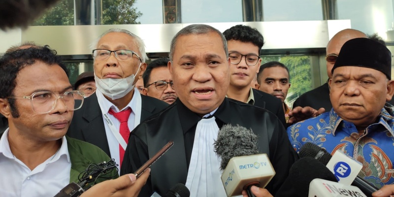 Pakai Toga Advokat, Pengacara Lukas Enembe Siap Ditahan KPK