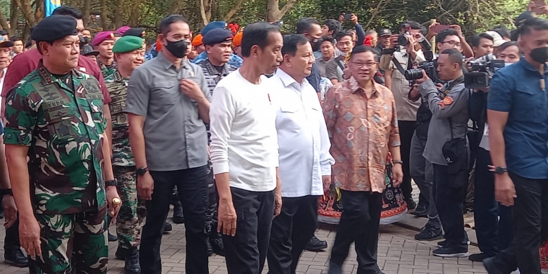 Bersama Prabowo, Jokowi Hadir di Puncak Penanaman Mangrove
