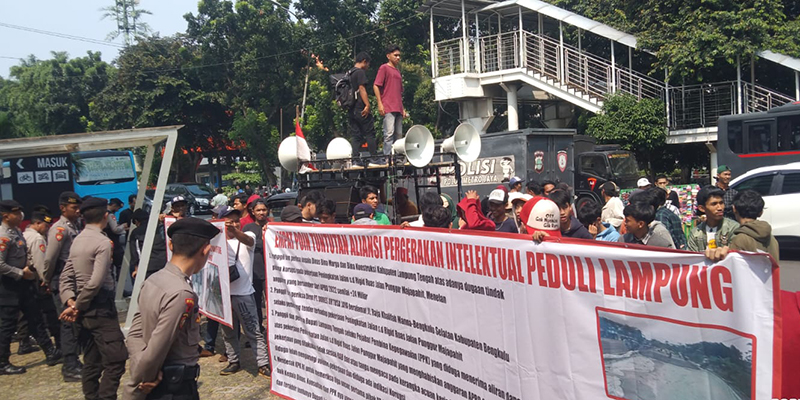 Puluhan Orang Desak KPK Periksa Bupati Lamteng Musa Ahmad