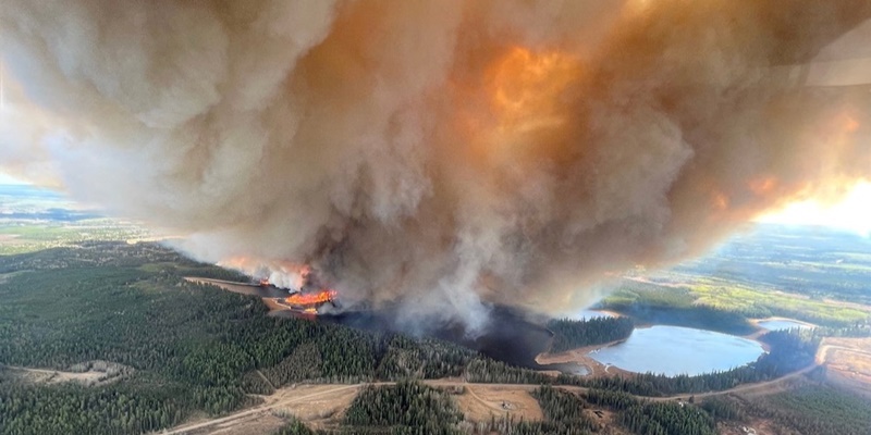 Forest fires in Alberta Canada, tens of thousands of people evacuated