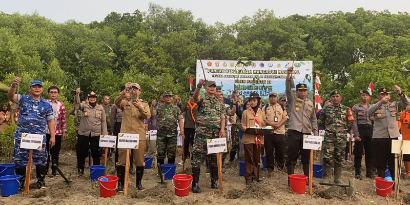 Di Subang, Tanam Mangrove Serentak Dihadiri Unsur TNI-Polri dan Forkopimda
