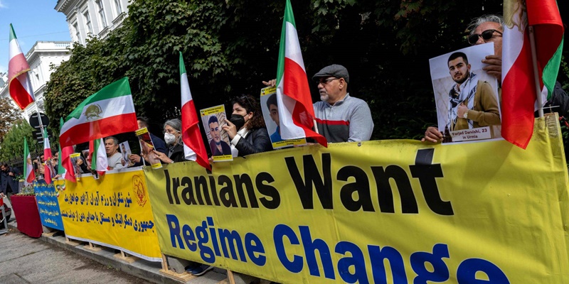 Uni Eropa Jatuhkan Sanksi Putaran Kedelapan untuk Iran