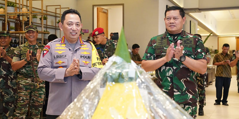Sebelum ke Labuan Bajo, Panglima TNI Beri Kado Kejutan bagi Kapolri yang Berultah ke-54