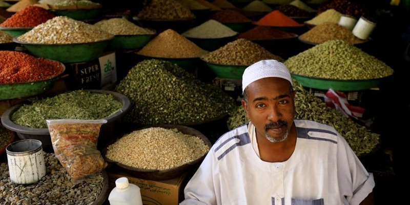 Konflik Militer Sudan Sebabkan Kenaikan Harga Bahan Pokok Hingga 60 Persen