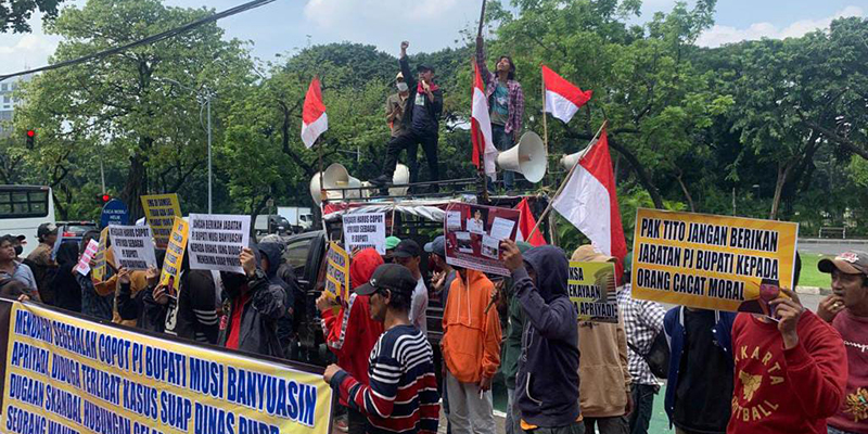 Kemendagri Digeruduk Massa, Tito Karnavian Diminta Pecat PJ Bupati Muba