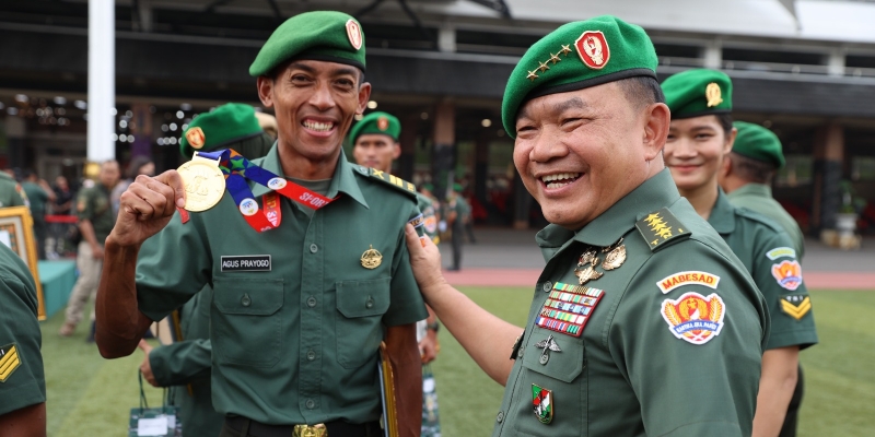 Jenderal Dudung Beri Hadiah 19 Atlet Berprestasi di SEA Games 2023