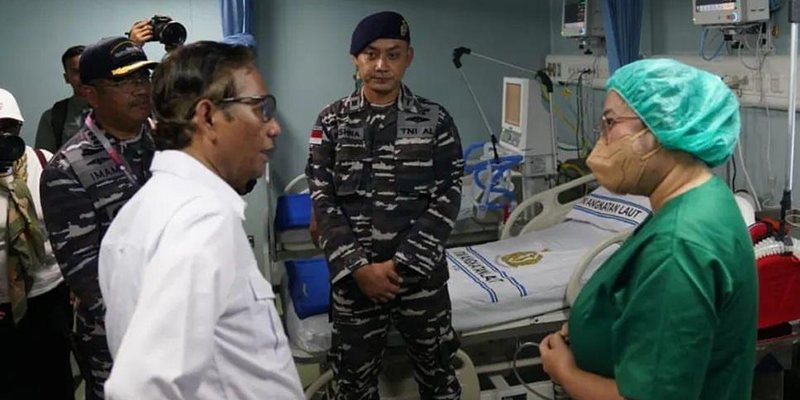 Mahfud Cek Kesiapan Kapal Rumah Sakit KRI WSH-991 untuk KTT ASEAN