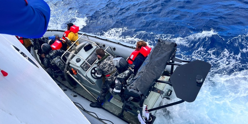 TNI AL Jemput 12 Nelayan Terdampar di Australia Selama 5 Hari