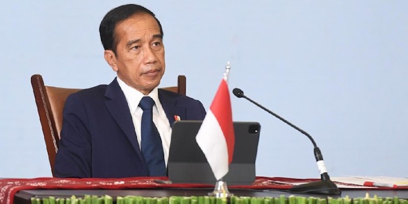 Jokowi Seperti Sedang Mengecilkan Diri Sendiri