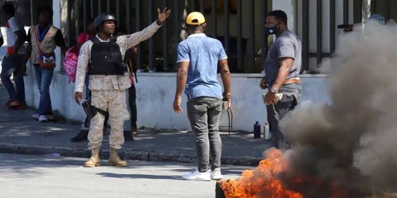 Geng Kriminal Haiti Serang Kendaraan Lapis Baja Polisi, Satu Petugas Meninggal