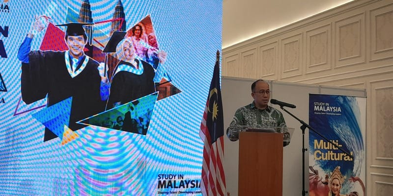 Indonesia Urutan Kedua Jumlah Mahasiswa Terbanyak di Malaysia