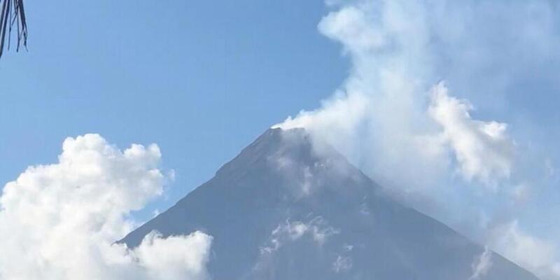 Filipina Evakuasi 10.000 Warga di Sekitar Gunung Api Mayon